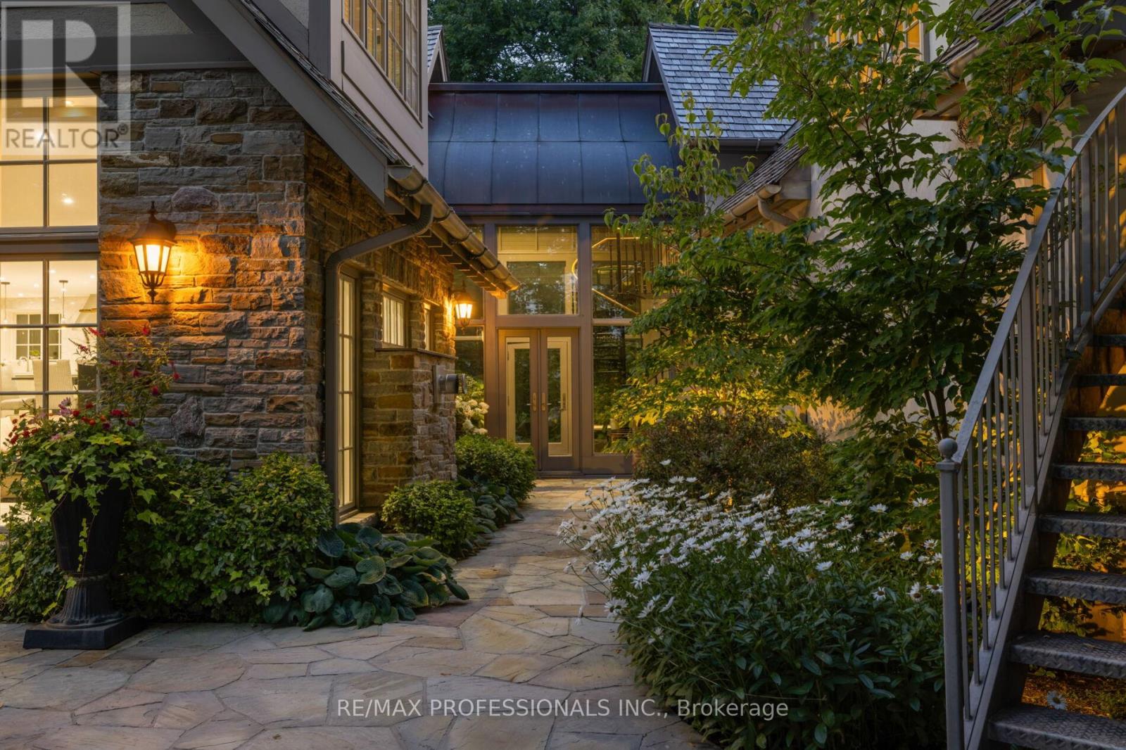 43 The Kingsway, Toronto, Ontario  M8X 2S9 - Photo 26 - W12476896