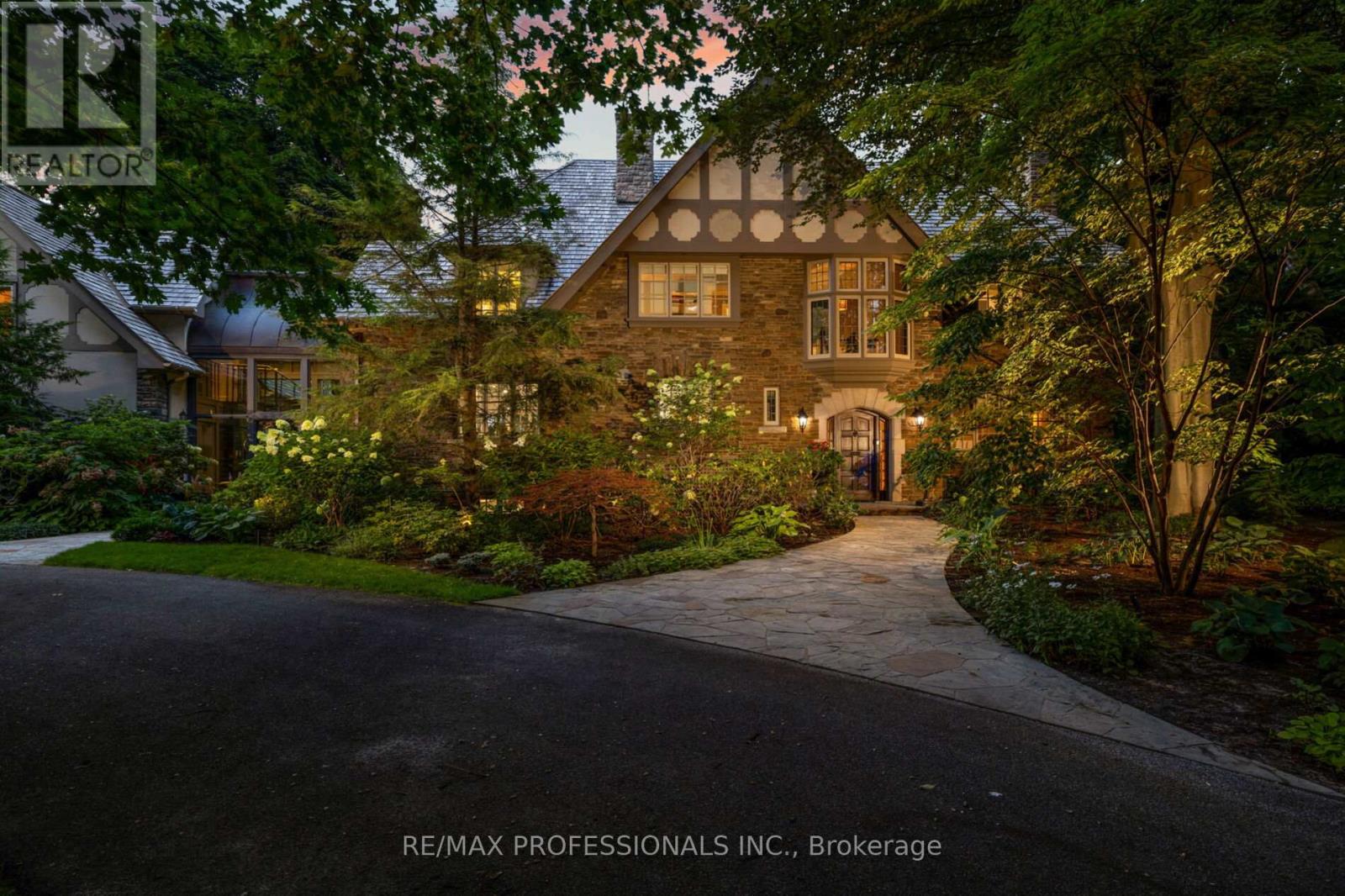 43 The Kingsway, Toronto, Ontario  M8X 2S9 - Photo 5 - W12476896