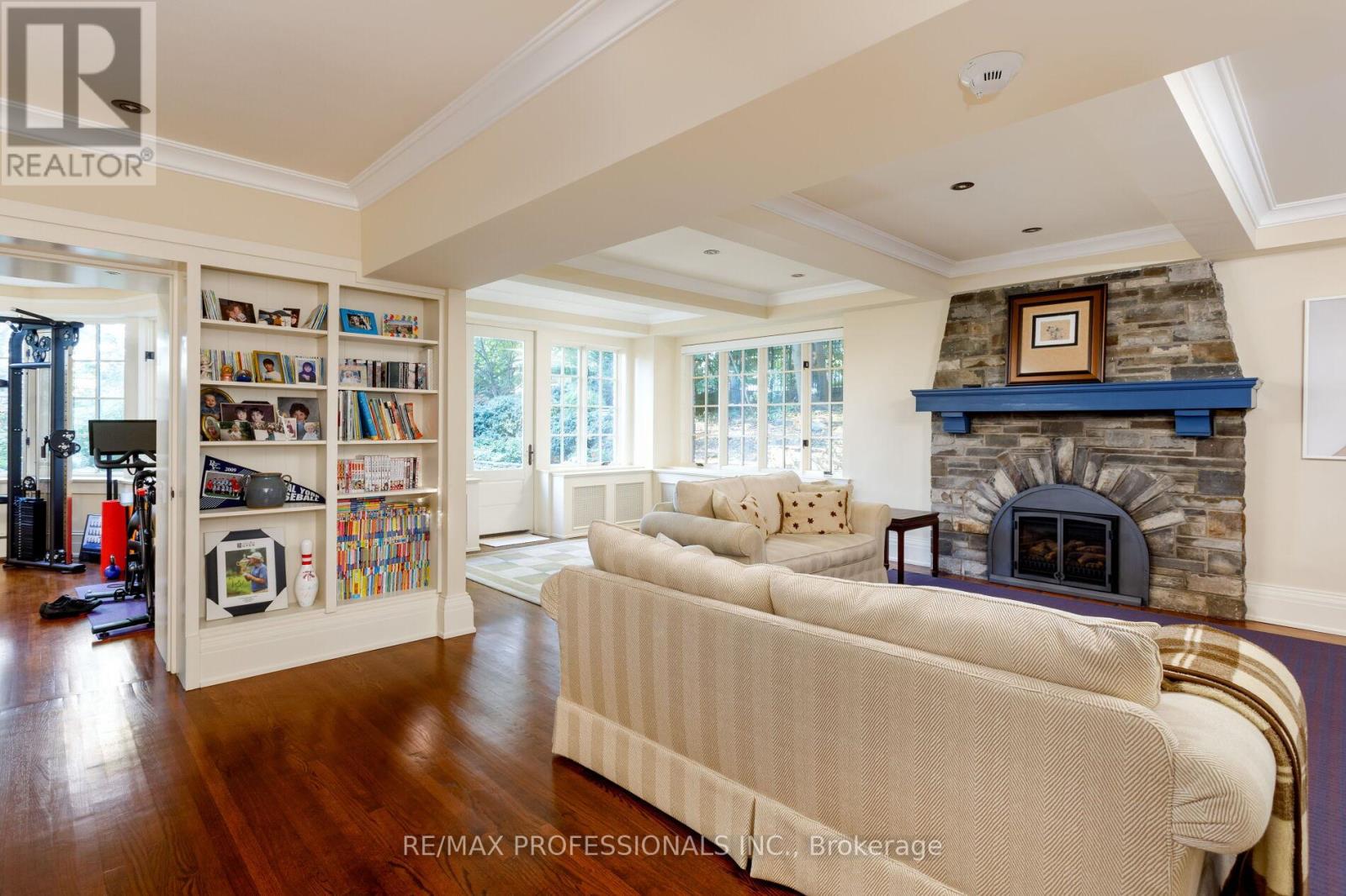 43 The Kingsway, Toronto, Ontario  M8X 2S9 - Photo 46 - W12476896