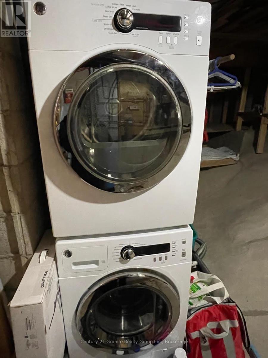 1038 Broken Paddle Road, Dysart Et Al, Ontario  K0M 1S0 - Photo 43 - X12660598