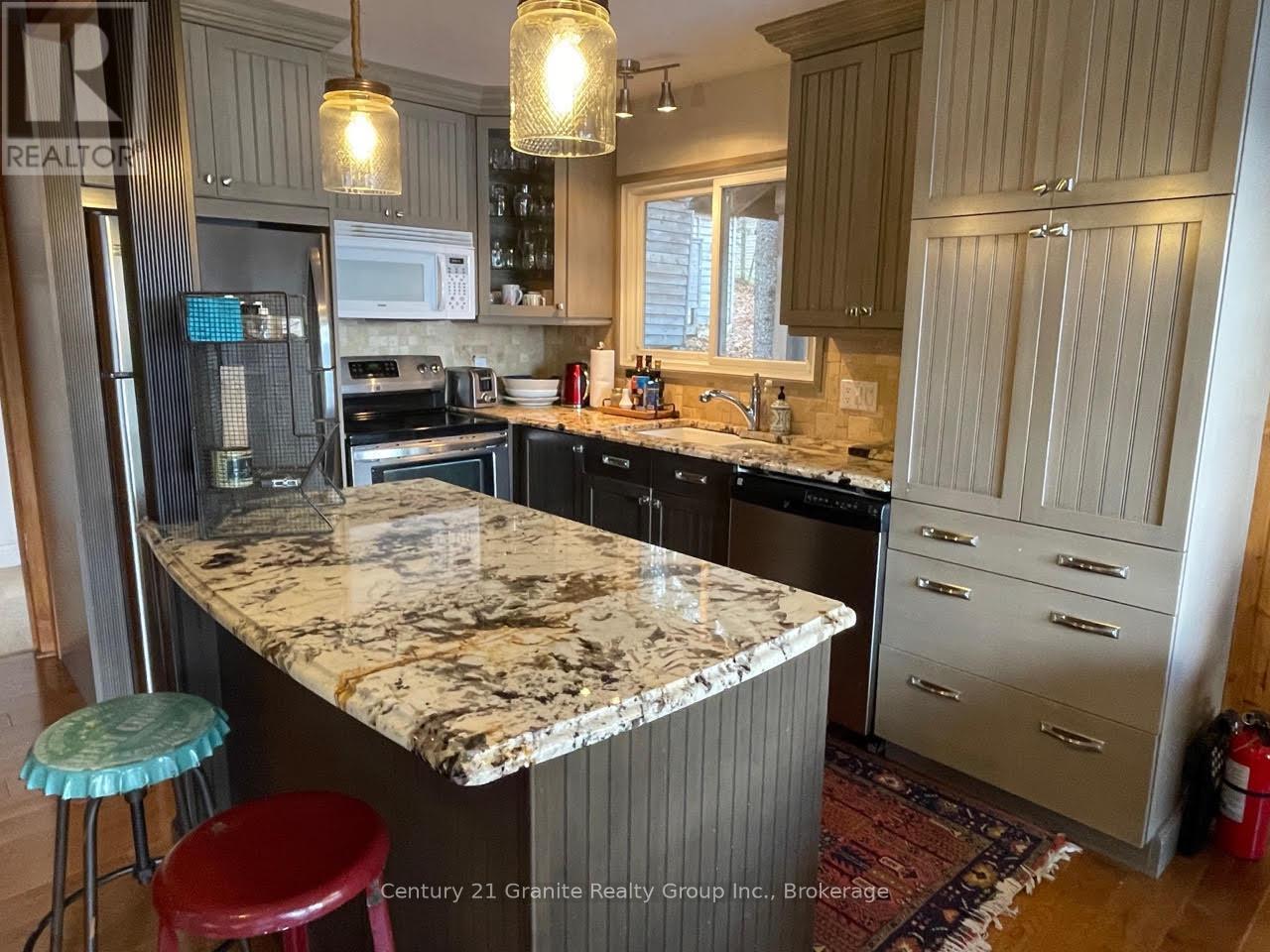 1038 Broken Paddle Road, Dysart Et Al, Ontario  K0M 1S0 - Photo 5 - X12660598