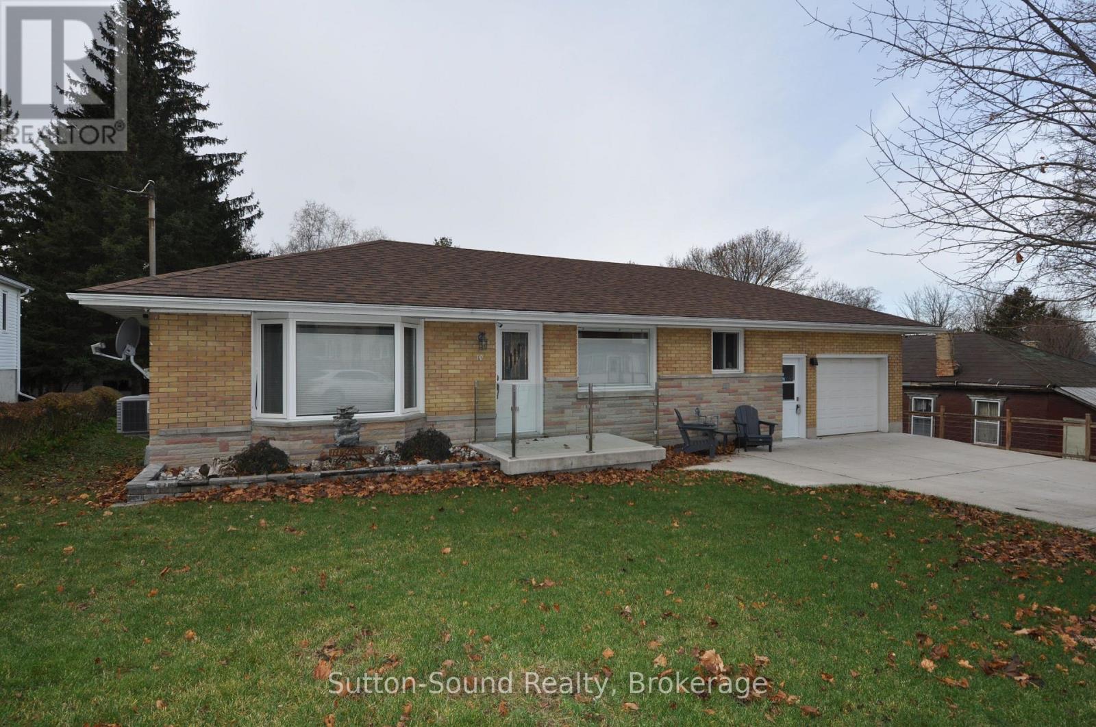 10 BROWNLEE STREET S, South Bruce, Ontario