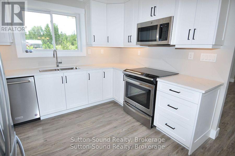 1 Williamson Place, South Bruce Peninsula, Ontario  N0H 2T0 - Photo 10 - X12660692