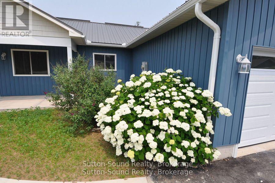 1 Williamson Place, South Bruce Peninsula, Ontario  N0H 2T0 - Photo 2 - X12660692