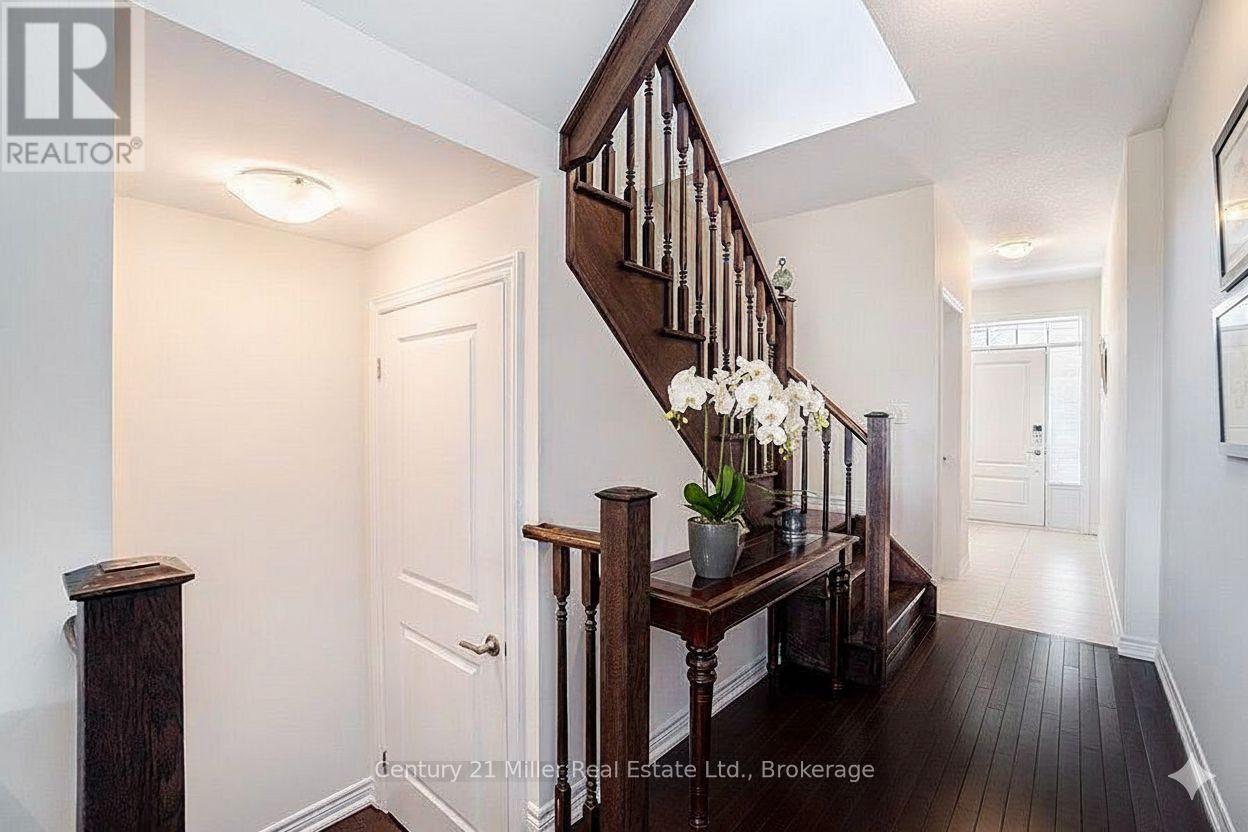 399 Threshing Mill Boulevard, Oakville, Ontario  L6H 0P5 - Photo 2 - W12660866