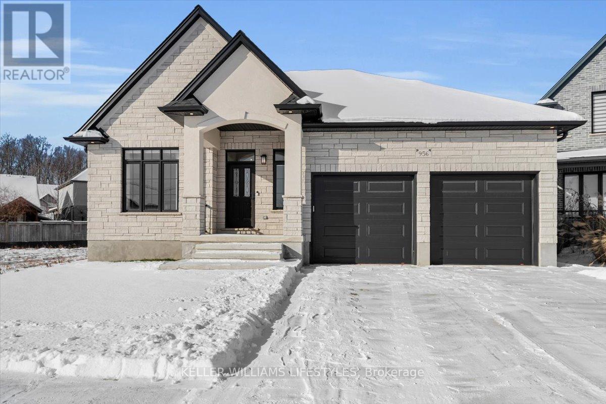 956 EAGLETRACE DRIVE, London North, Ontario