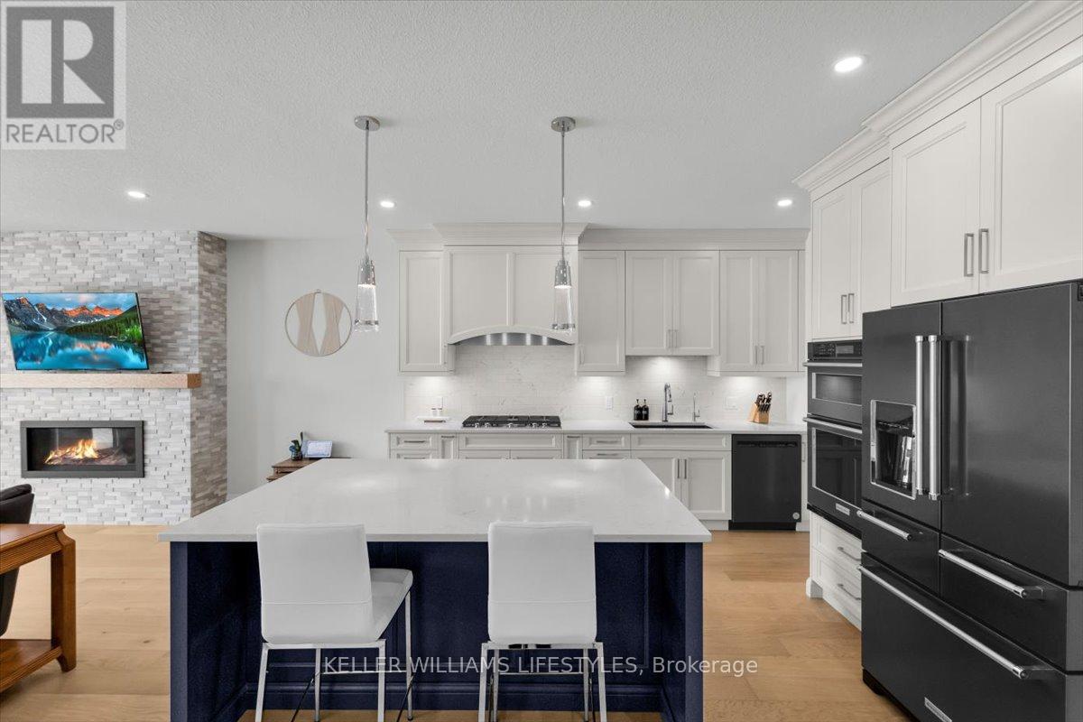 956 Eagletrace Drive, London North, Ontario  N6G 3X9 - Photo 12 - X12660772