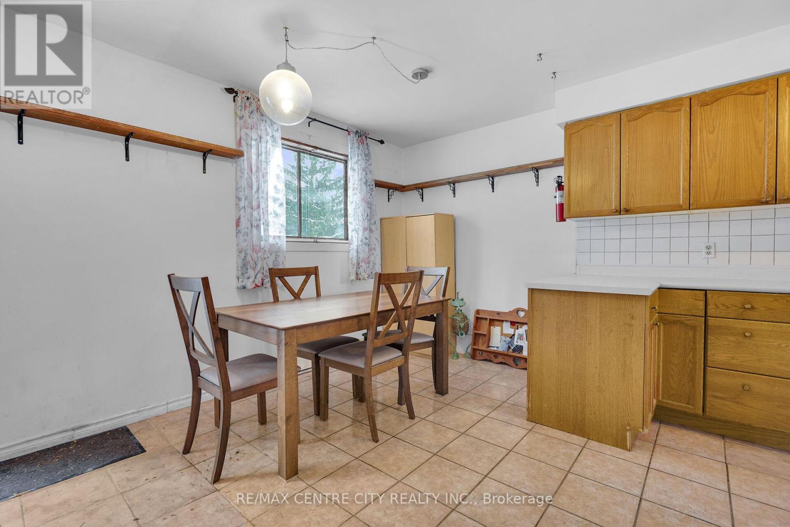 55 Mohegan Crescent, London East (East D), Ontario  N5V 2X7 - Photo 5 - X12660816