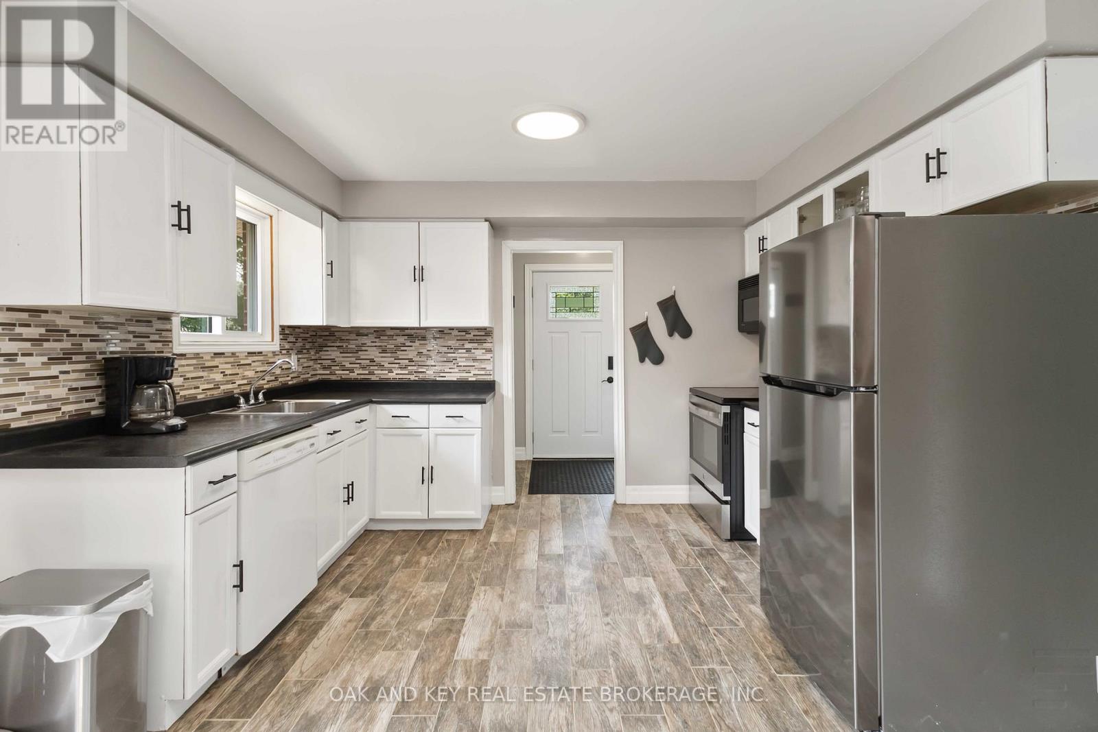 6 Weymouth Drive, London East (East I), Ontario  N5V 4E7 - Photo 20 - X12660902