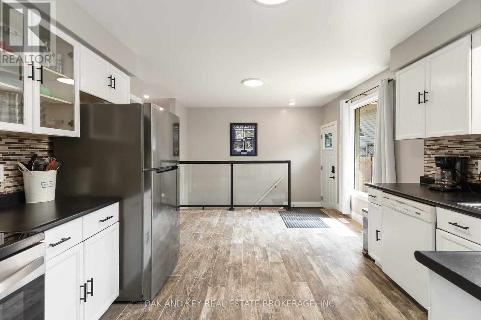 6 Weymouth Drive, London East (East I), Ontario  N5V 4E7 - Photo 24 - X12660902