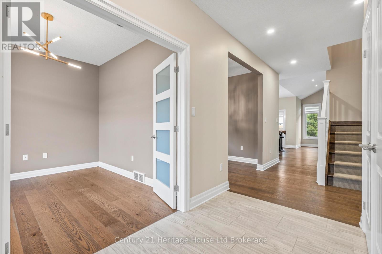 1038 Trailsway Avenue, London South, Ontario  N6K 0J2 - Photo 4 - X12660860