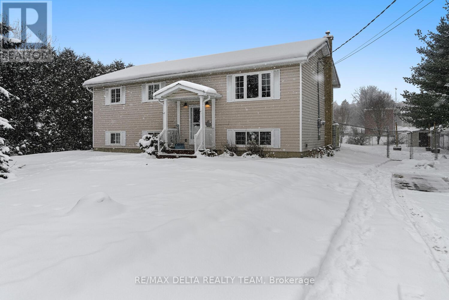 9 PERYL ROAD, front of yonge, Ontario