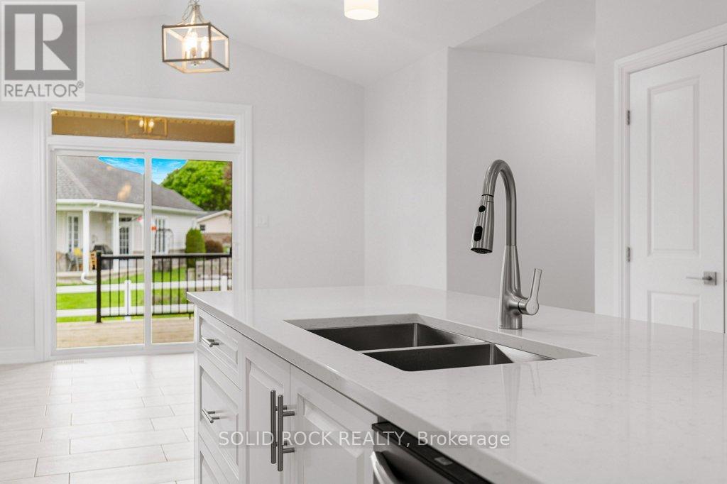 30 Lakeview Drive, South Dundas, Ontario  K0E 1K0 - Photo 14 - X12166485