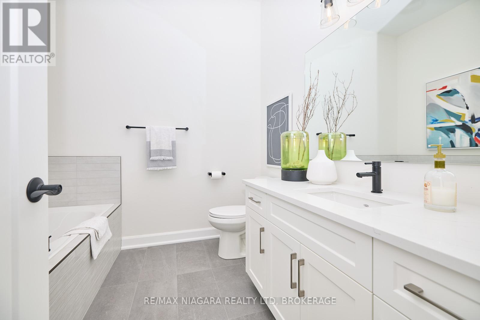 10 Butternut Crescent, Fort Erie, Ontario  L0S 1N0 - Photo 3 - X12660648