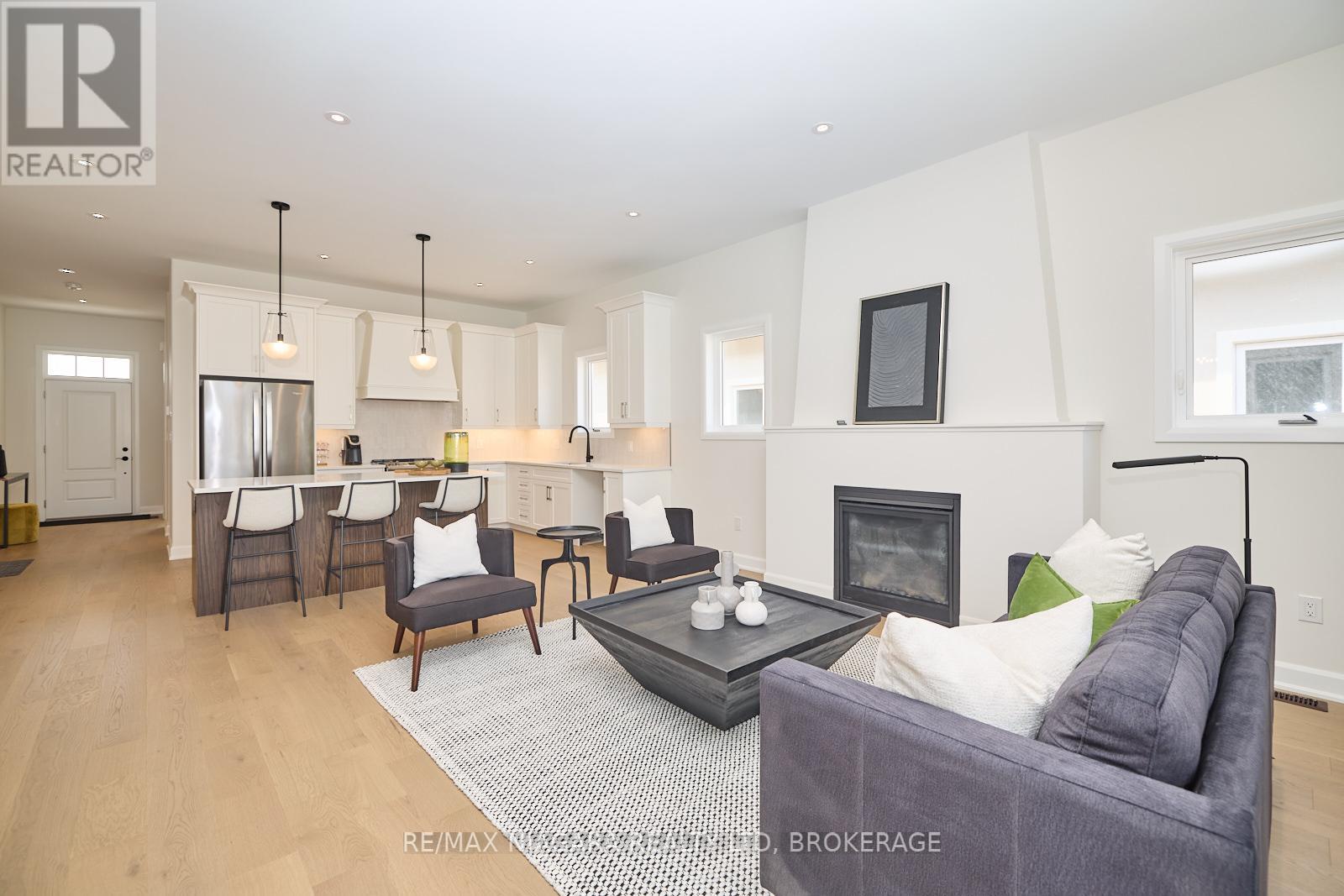 10 Butternut Crescent, Fort Erie, Ontario  L0S 1N0 - Photo 5 - X12660648