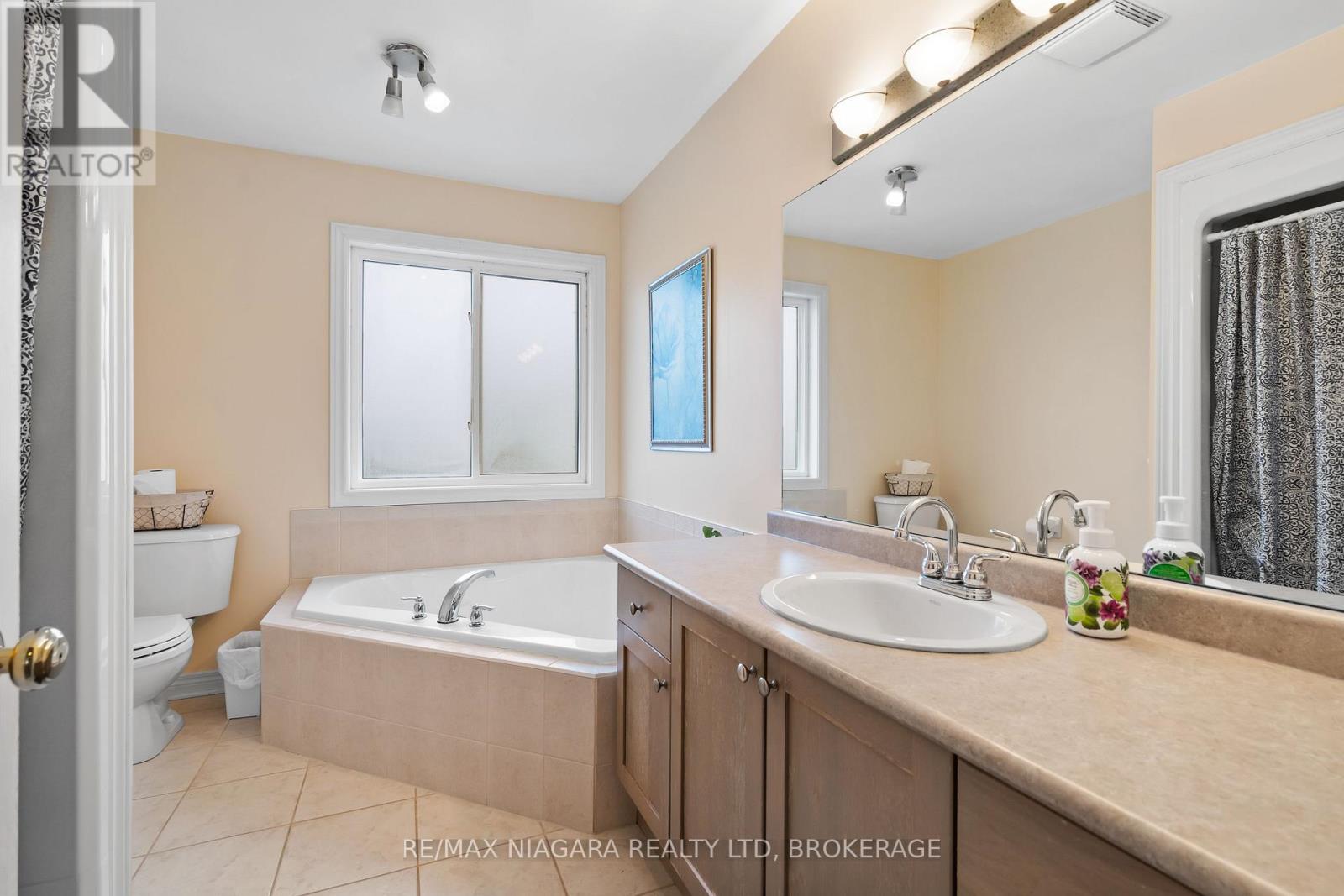 7 Honey Locust Circle, Thorold, Ontario  L2V 5E3 - Photo 18 - X12660802