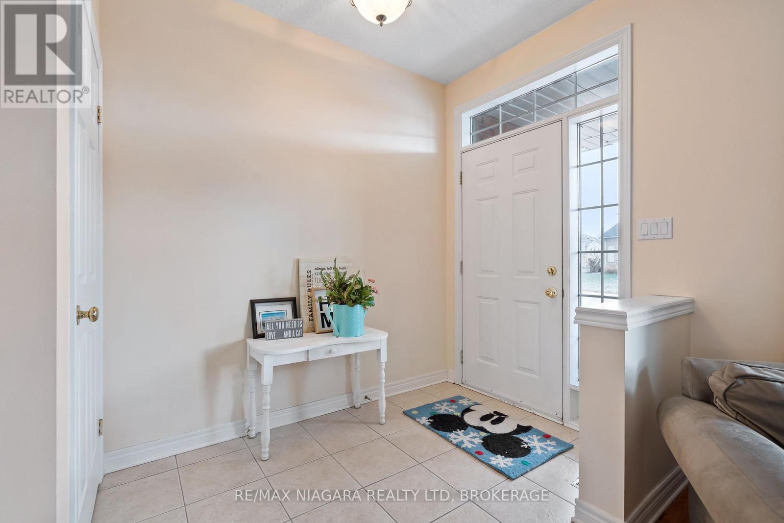 7 Honey Locust Circle, Thorold, Ontario  L2V 5E3 - Photo 4 - X12660802