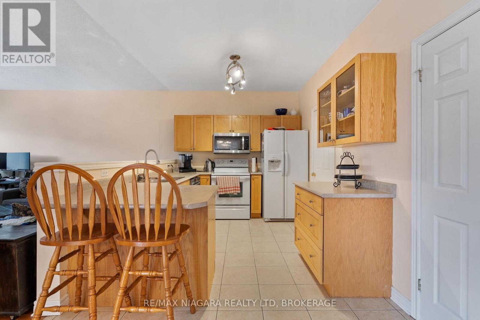 7 Honey Locust Circle, Thorold, Ontario  L2V 5E3 - Photo 8 - X12660802