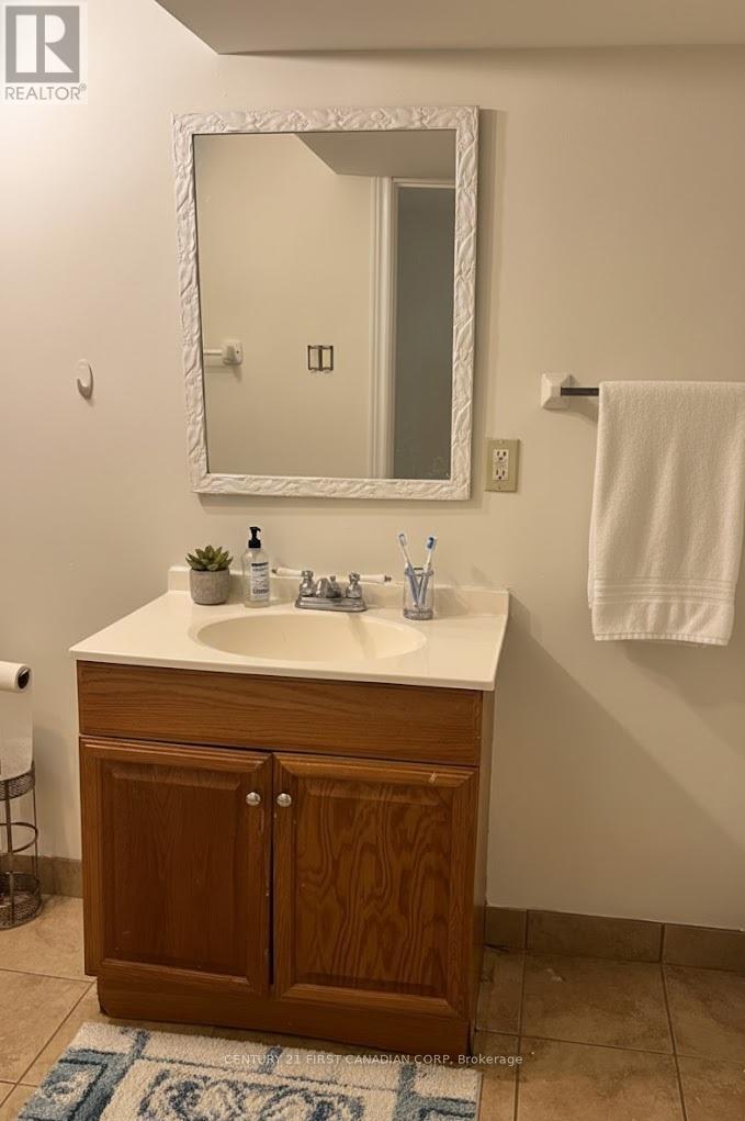 111 Lincoln Place, London South, Ontario  N6C 2C3 - Photo 13 - X12639292