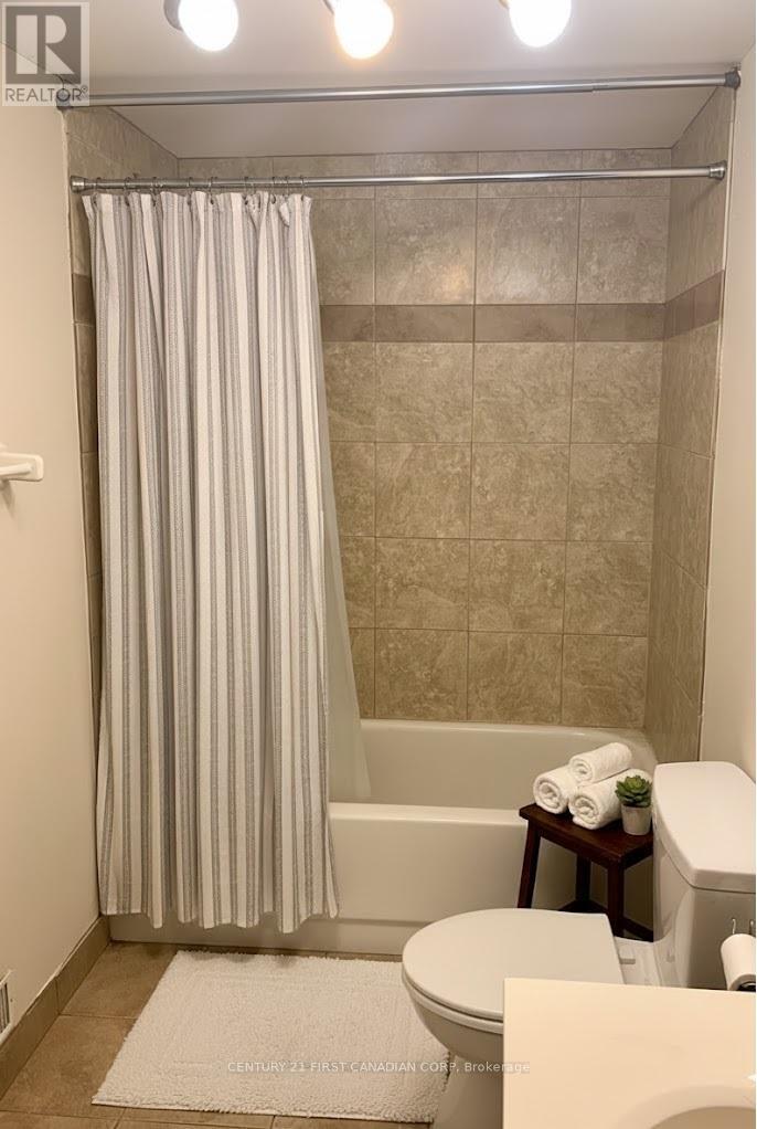 111 Lincoln Place, London South, Ontario  N6C 2C3 - Photo 12 - X12639292