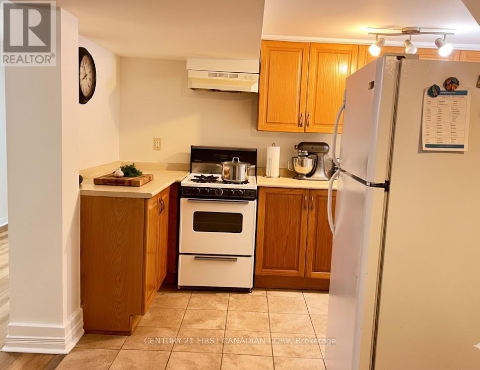 111 Lincoln Place, London South, Ontario  N6C 2C3 - Photo 5 - X12639292