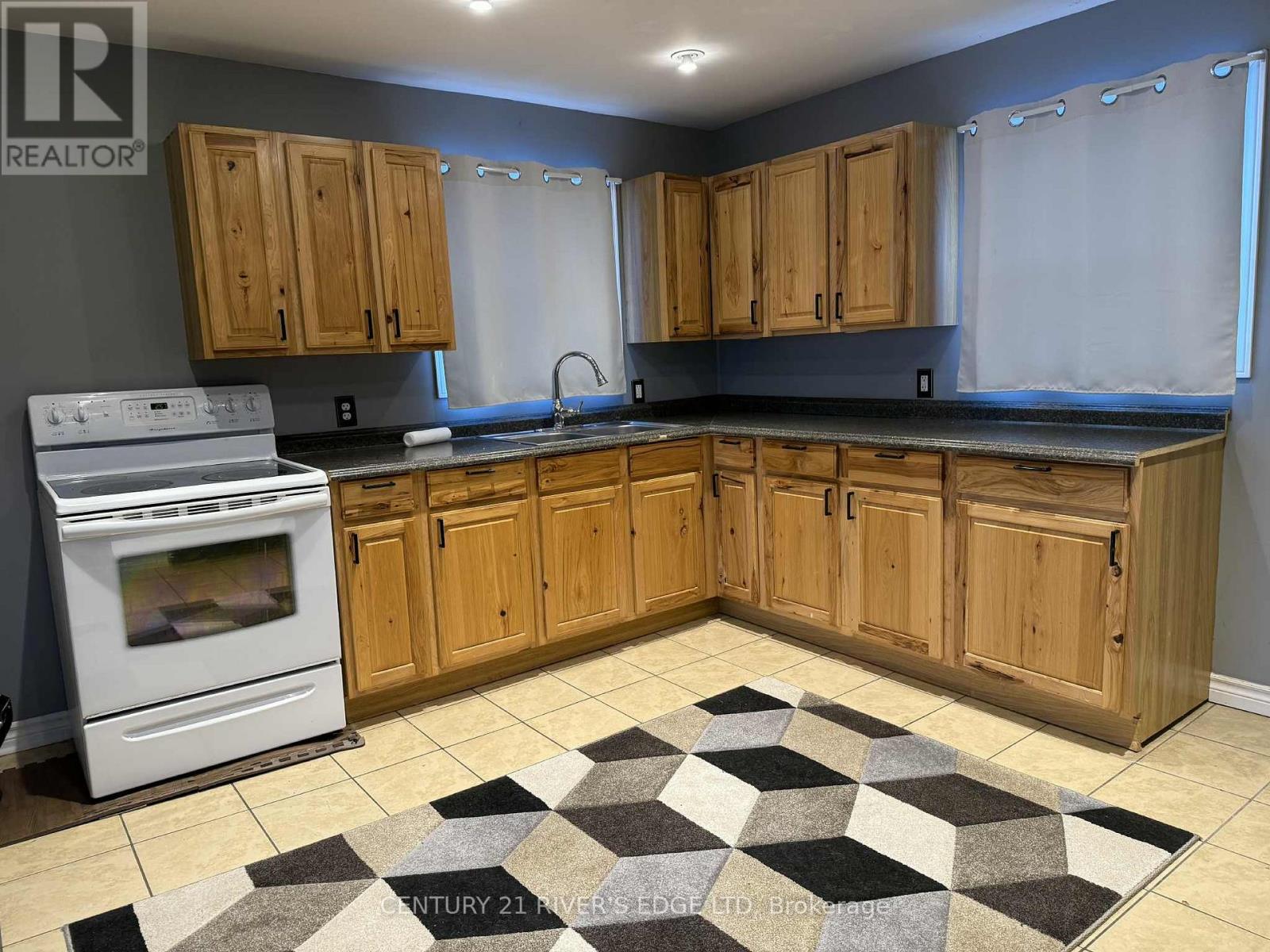 101 Schofield Avenue, Brockville, Ontario  K6V 4M7 - Photo 2 - X12660882