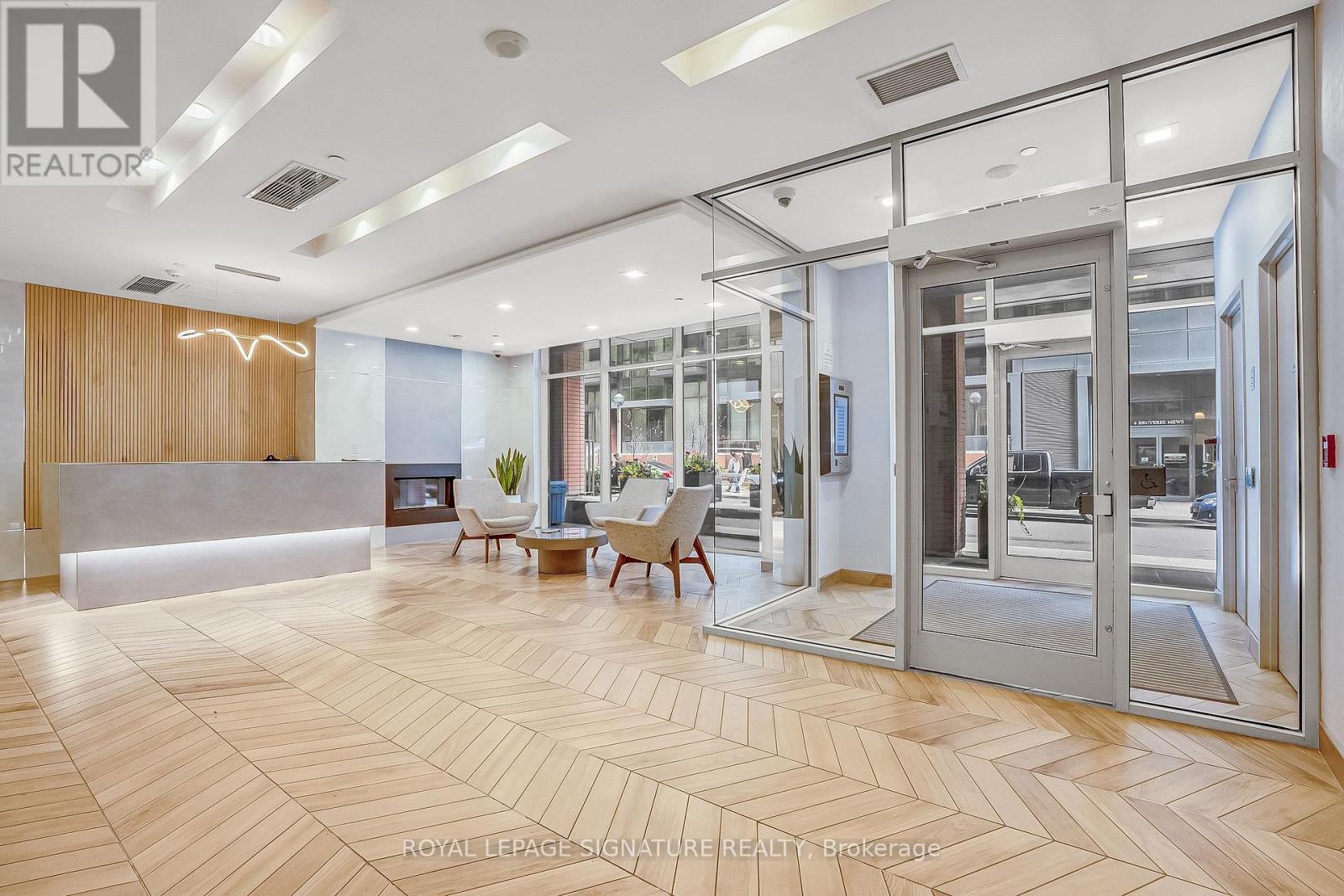 317 - 15 Bruyeres Mews, Toronto, Ontario  M5V 0A7 - Photo 3 - C12660594