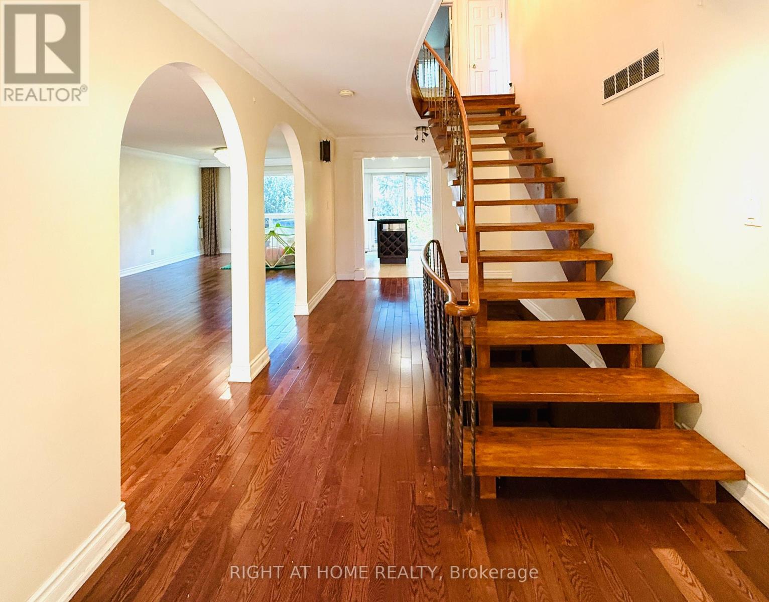 40 Rockland Drive, Toronto, Ontario  M2M 2Y9 - Photo 10 - C12660622