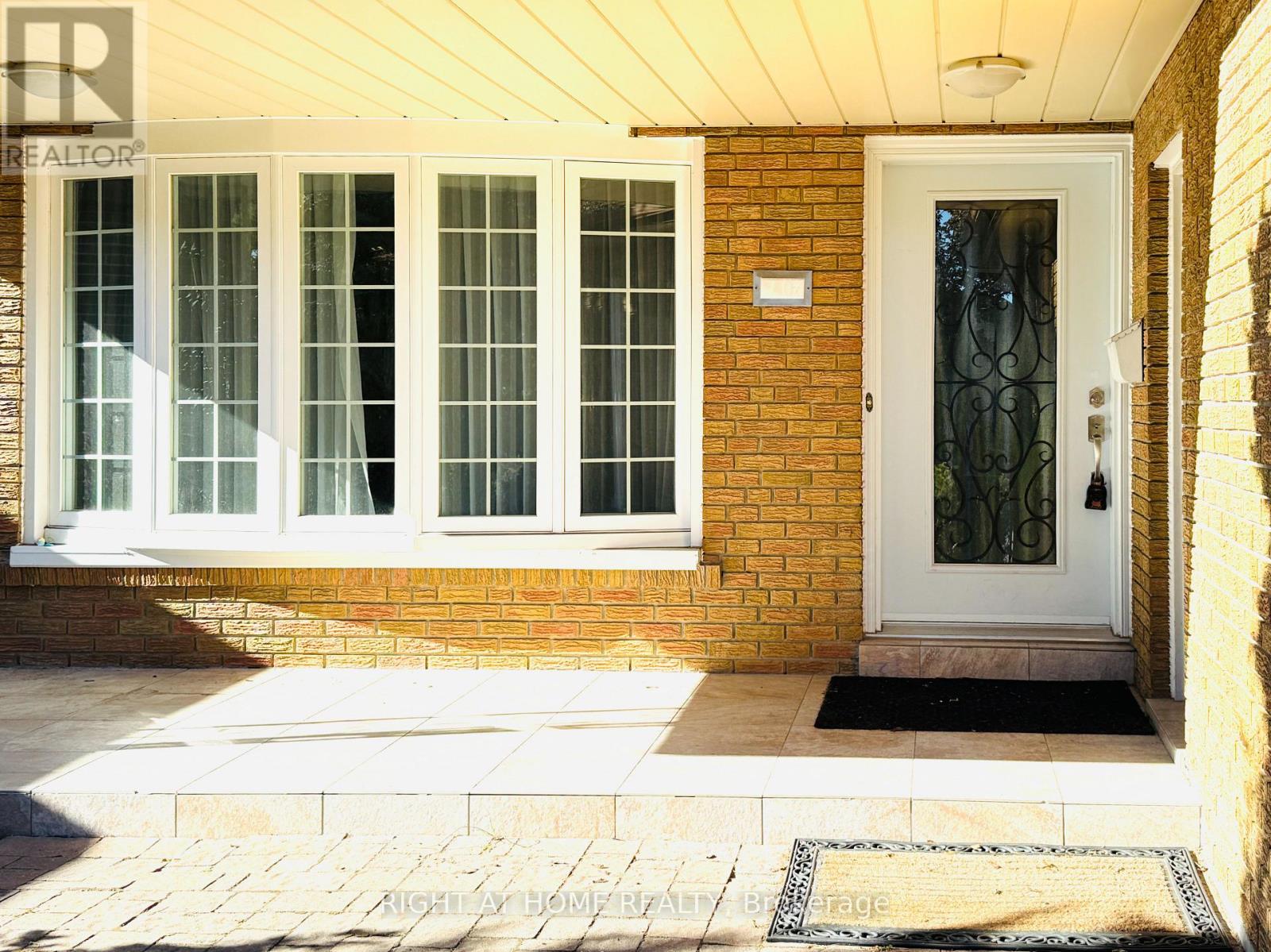 40 Rockland Drive, Toronto, Ontario  M2M 2Y9 - Photo 2 - C12660622