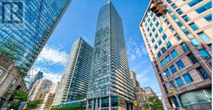 2009 - 38 GRENVILLE STREET, Toronto, Ontario