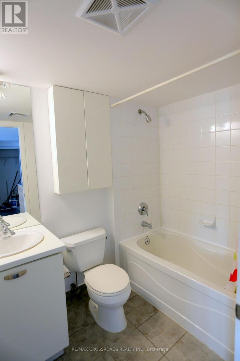 2009 - 38 Grenville Street, Toronto, Ontario  M4Y 1A5 - Photo 10 - C12660728