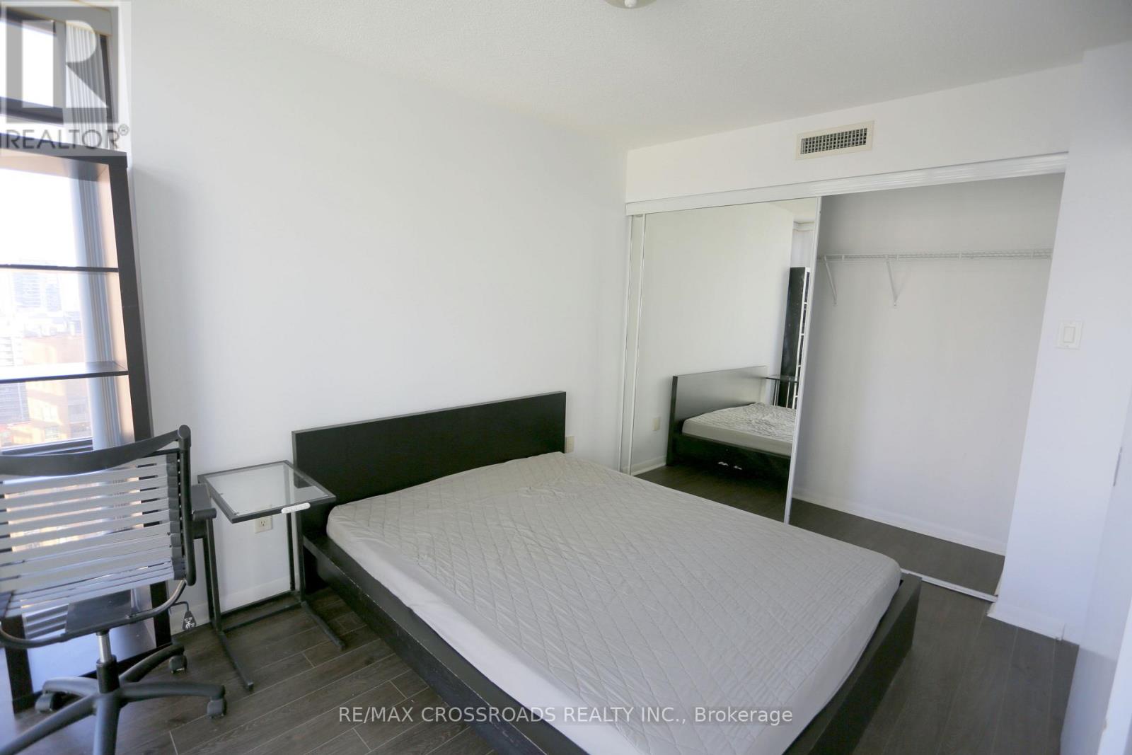 2009 - 38 Grenville Street, Toronto, Ontario  M4Y 1A5 - Photo 9 - C12660728