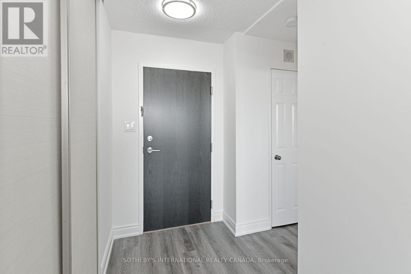 1205 - 3000 Bathurst Street, Toronto, Ontario  M6B 3B4 - Photo 2 - C12660742