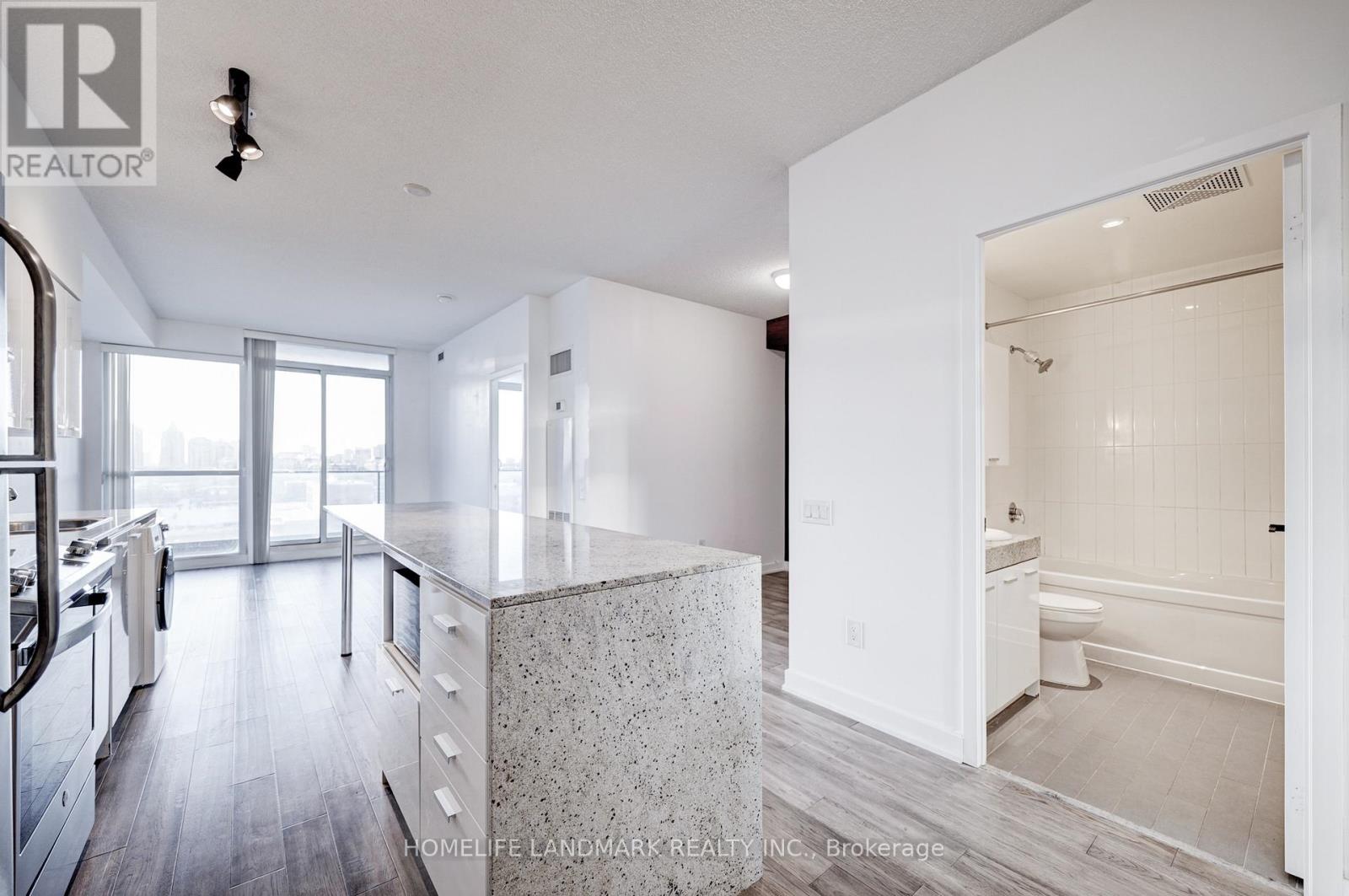 2008 - 33 Singer Court, Toronto, Ontario  M2K 0B4 - Photo 10 - C12660774