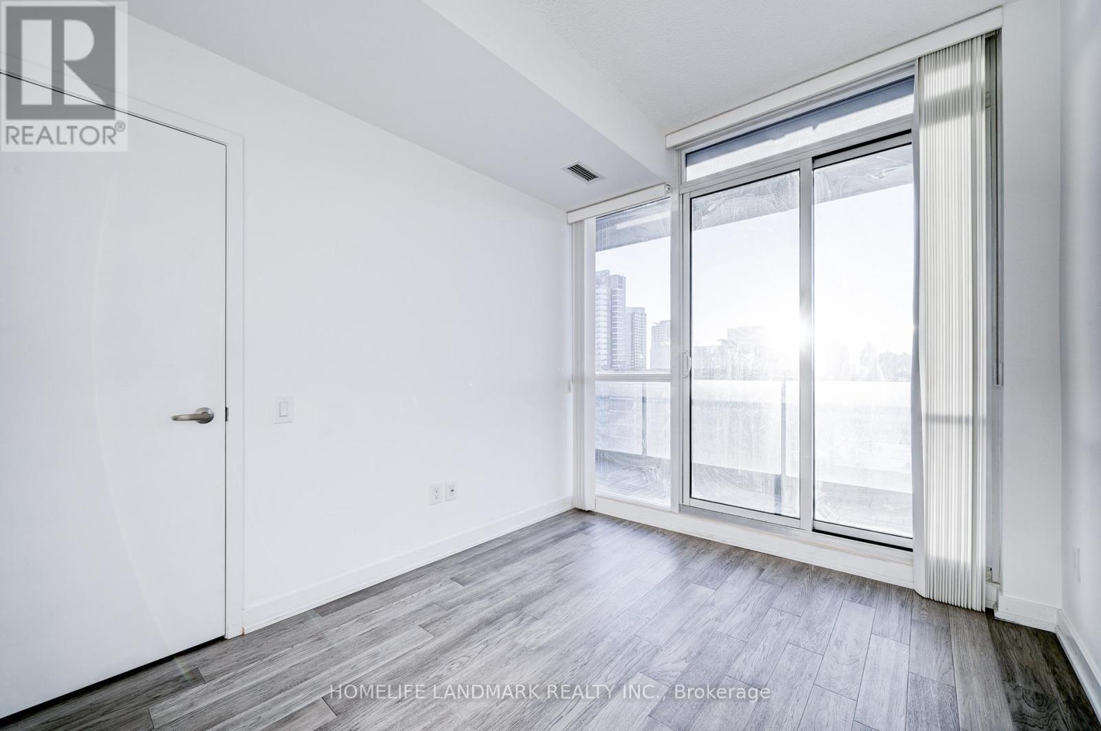 2008 - 33 Singer Court, Toronto, Ontario  M2K 0B4 - Photo 30 - C12660774