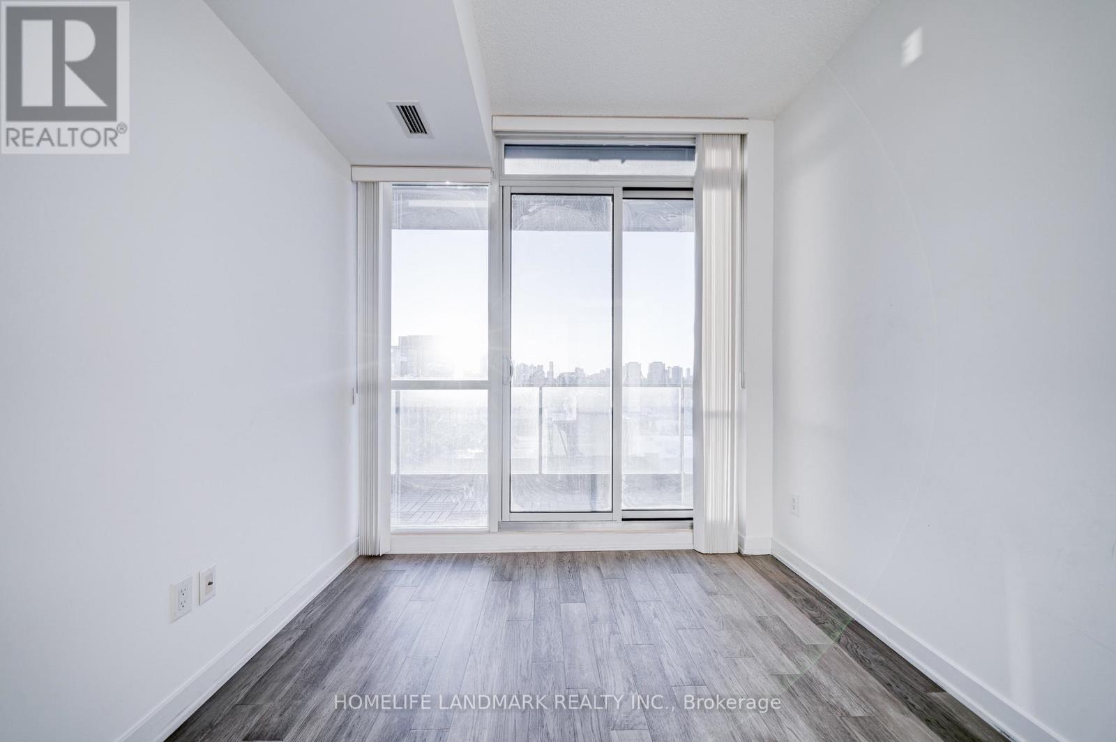 2008 - 33 Singer Court, Toronto, Ontario  M2K 0B4 - Photo 32 - C12660774