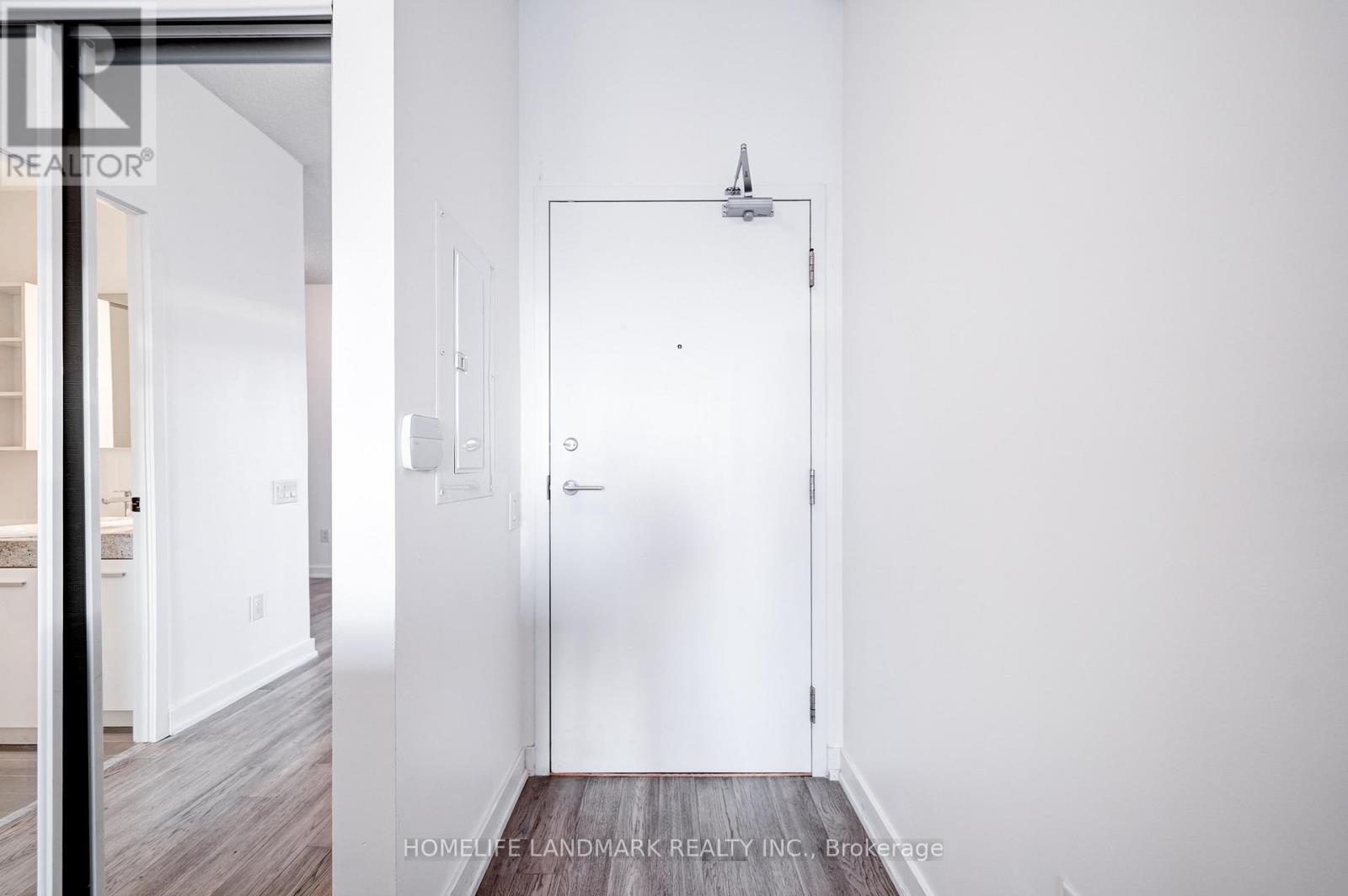 2008 - 33 Singer Court, Toronto, Ontario  M2K 0B4 - Photo 9 - C12660774