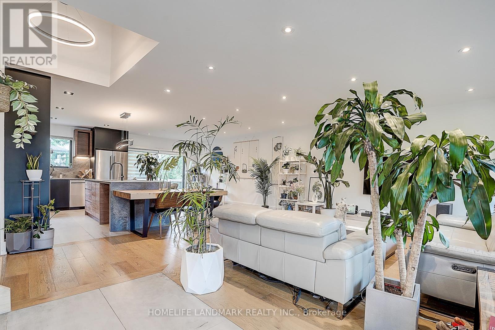 14 Pannahill Road, Toronto, Ontario  M3H 4N3 - Photo 8 - C12660824