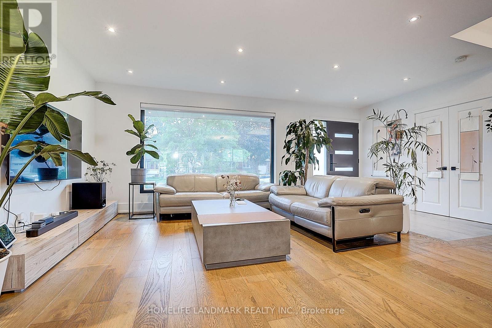 14 Pannahill Road, Toronto, Ontario  M3H 4N3 - Photo 9 - C12660824