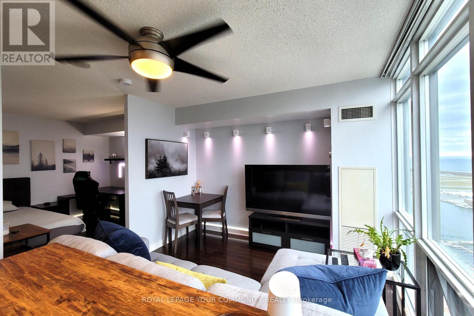 4916 - 11 Brunel Court, Toronto, Ontario  M5V 3Y3 - Photo 10 - C12660876