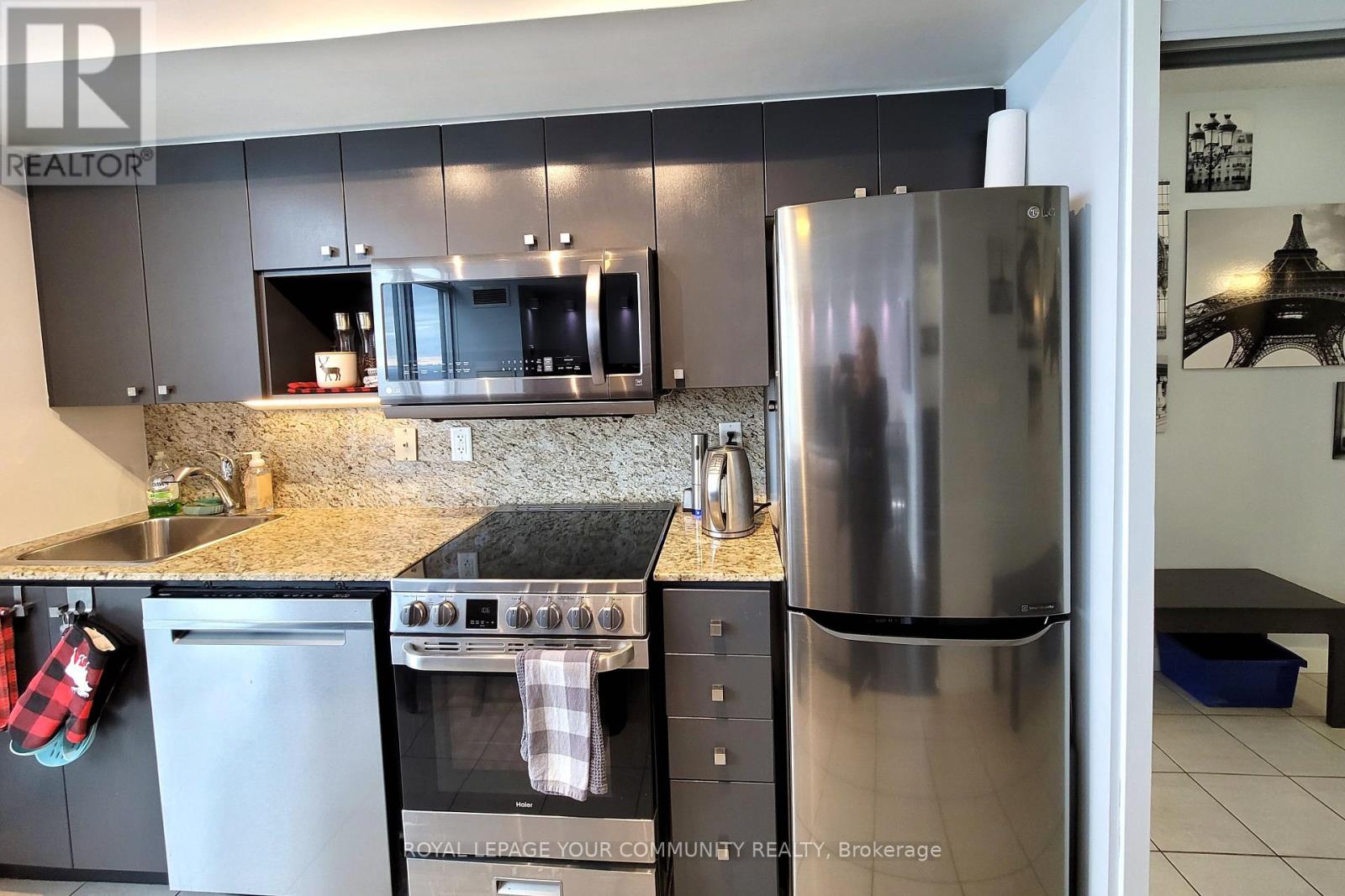 4916 - 11 Brunel Court, Toronto, Ontario  M5V 3Y3 - Photo 12 - C12660876