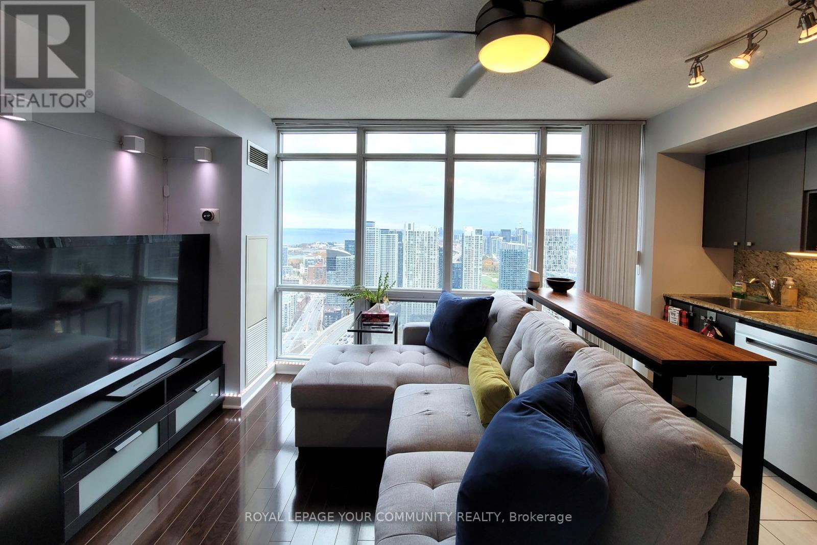 4916 - 11 Brunel Court, Toronto, Ontario  M5V 3Y3 - Photo 8 - C12660876