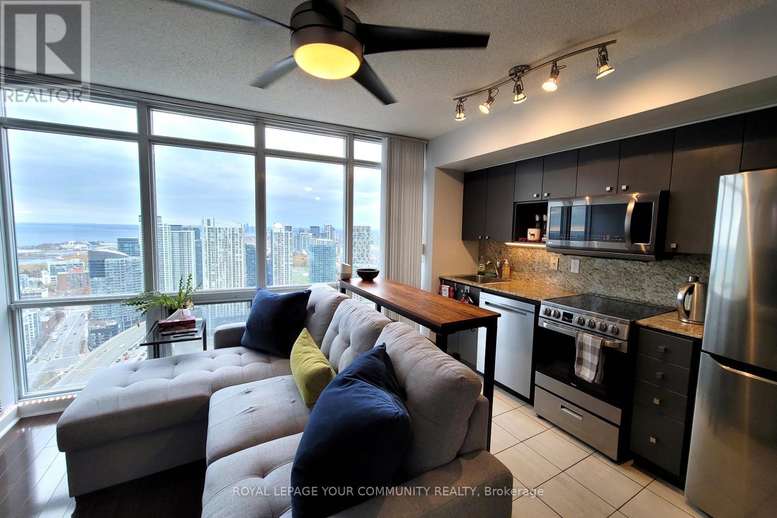 4916 - 11 Brunel Court, Toronto, Ontario  M5V 3Y3 - Photo 9 - C12660876