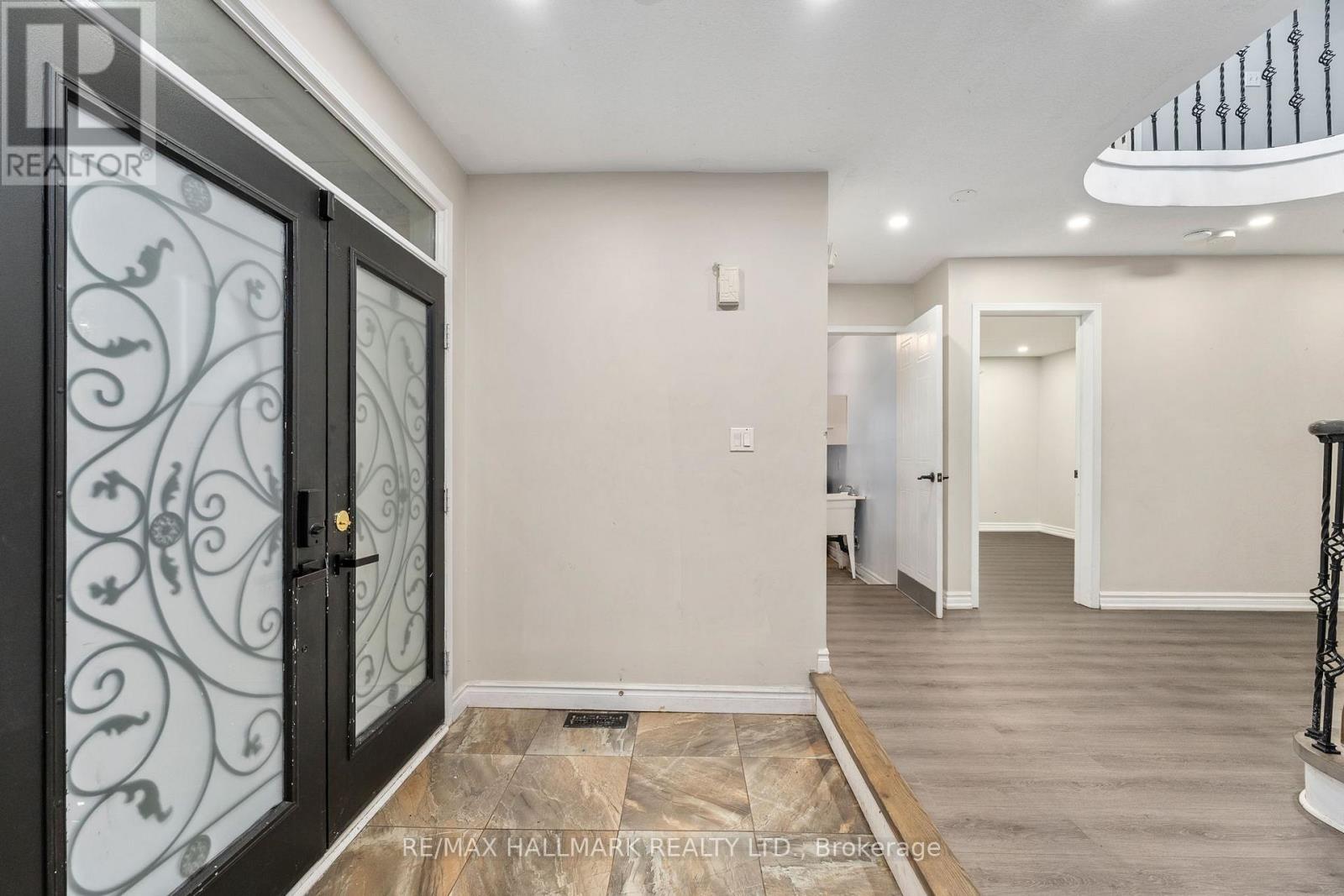 981 Deer Valley Drive, Oshawa, Ontario  L1J 8N2 - Photo 4 - E12660760