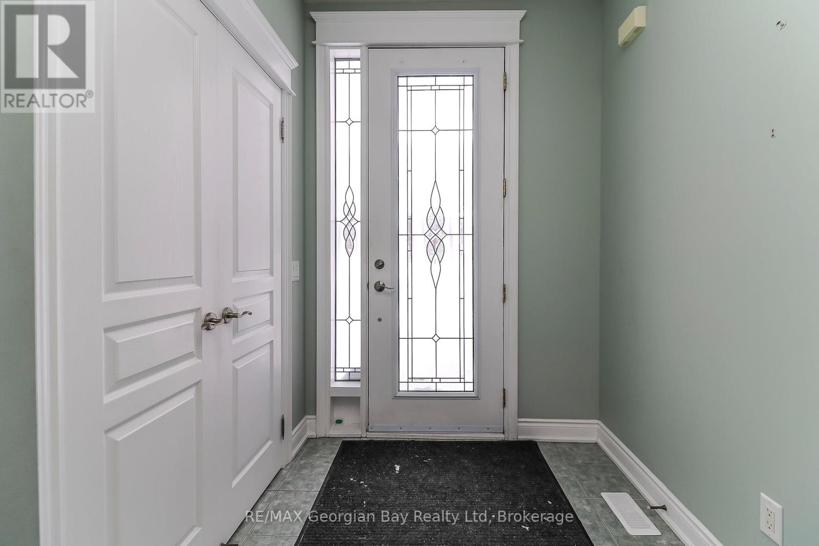 210 Wyecliffe Cove, Tay, Ontario  L0K 2A0 - Photo 8 - S12660812