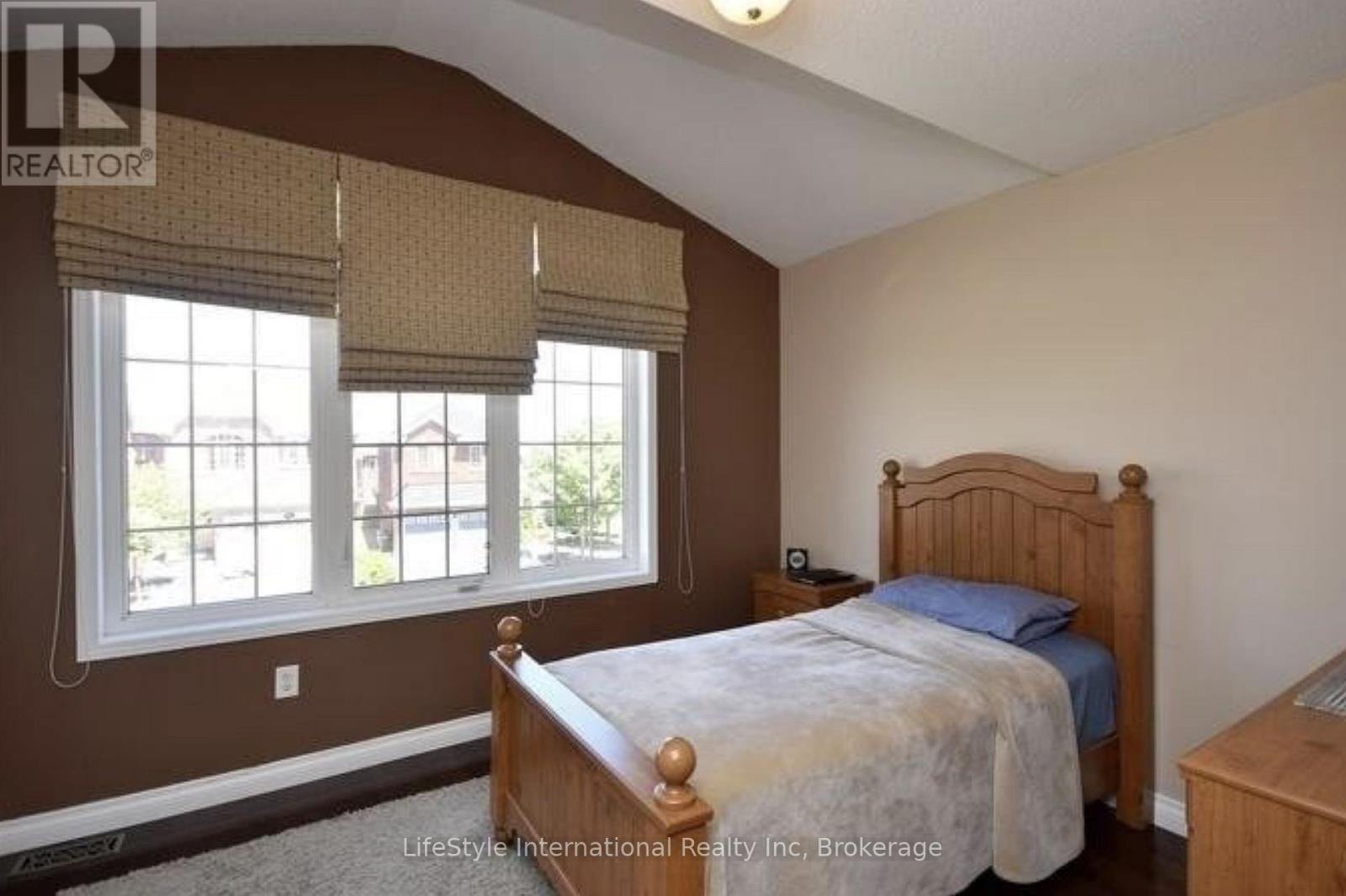 3364 Chief Mbulu Way, Mississauga, Ontario  L5M 0H7 - Photo 11 - W12584092