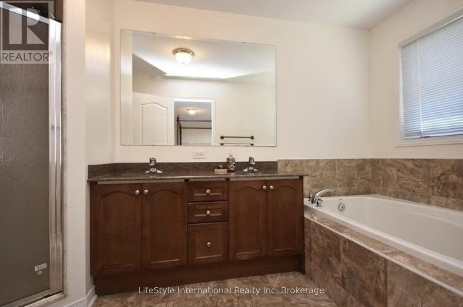 3364 Chief Mbulu Way, Mississauga, Ontario  L5M 0H7 - Photo 13 - W12584092