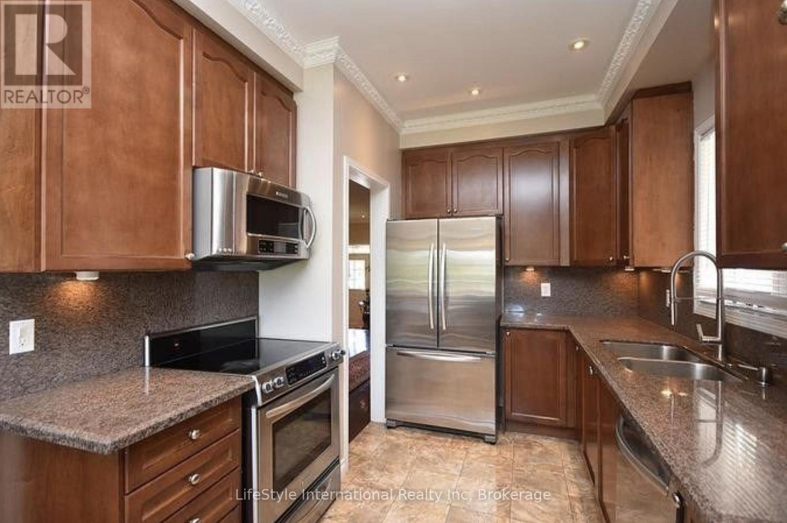 3364 Chief Mbulu Way, Mississauga, Ontario  L5M 0H7 - Photo 7 - W12584092