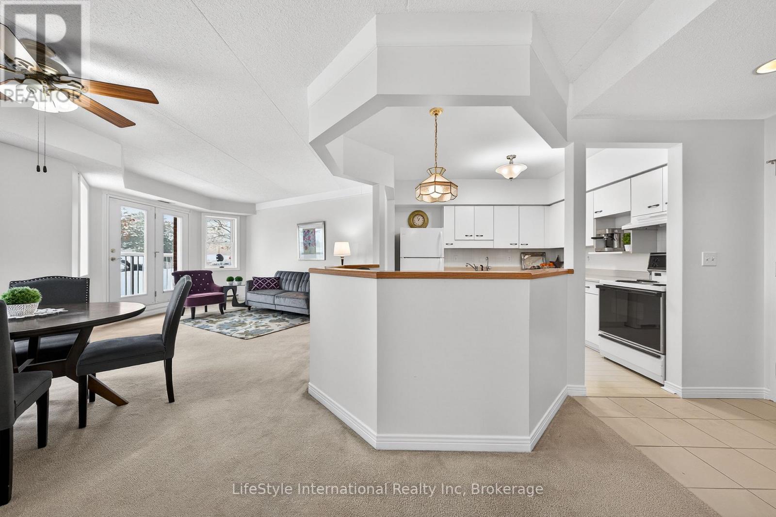 103 - 208 Silvercreek Parkway N, Guelph, Ontario  N1H 8H2 - Photo 3 - X12633604