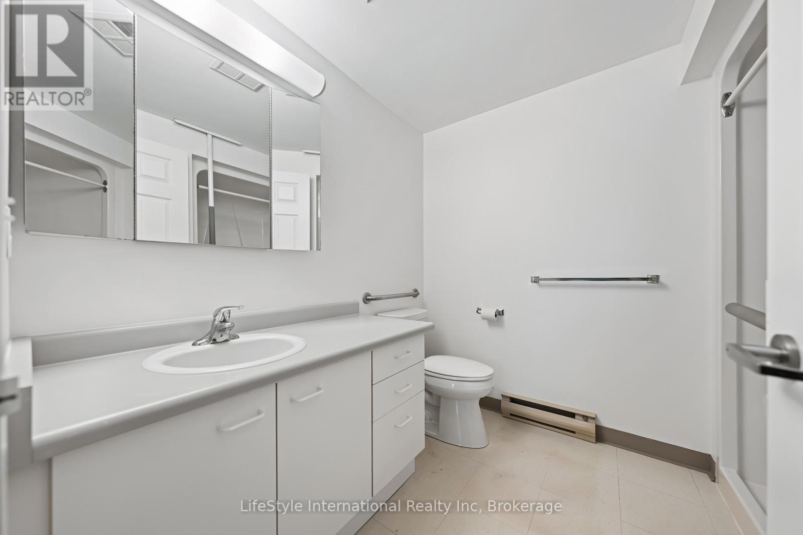 205 - 208 Silvercreek Parkway N, Guelph, Ontario N1H 8H2 - Photo 11 - X12644048